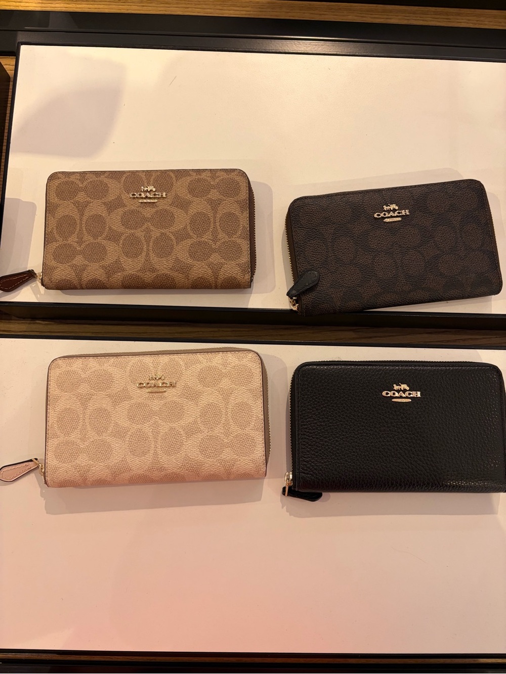 Coach medium size Zip-Around  Wallets with wrist band  ID card holder new